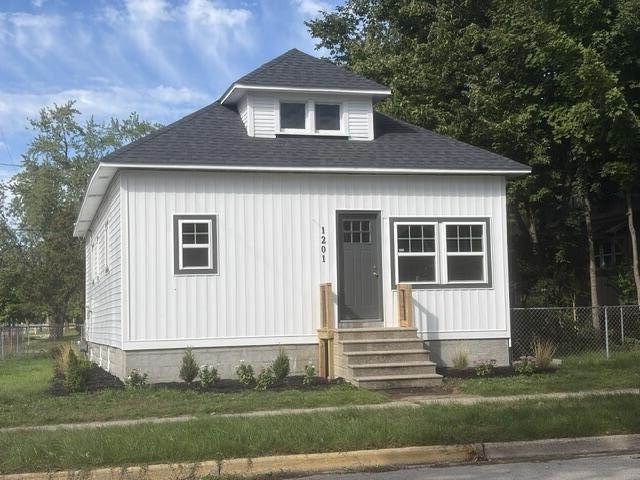 Slayton Ave, Grand Haven, MI 49417