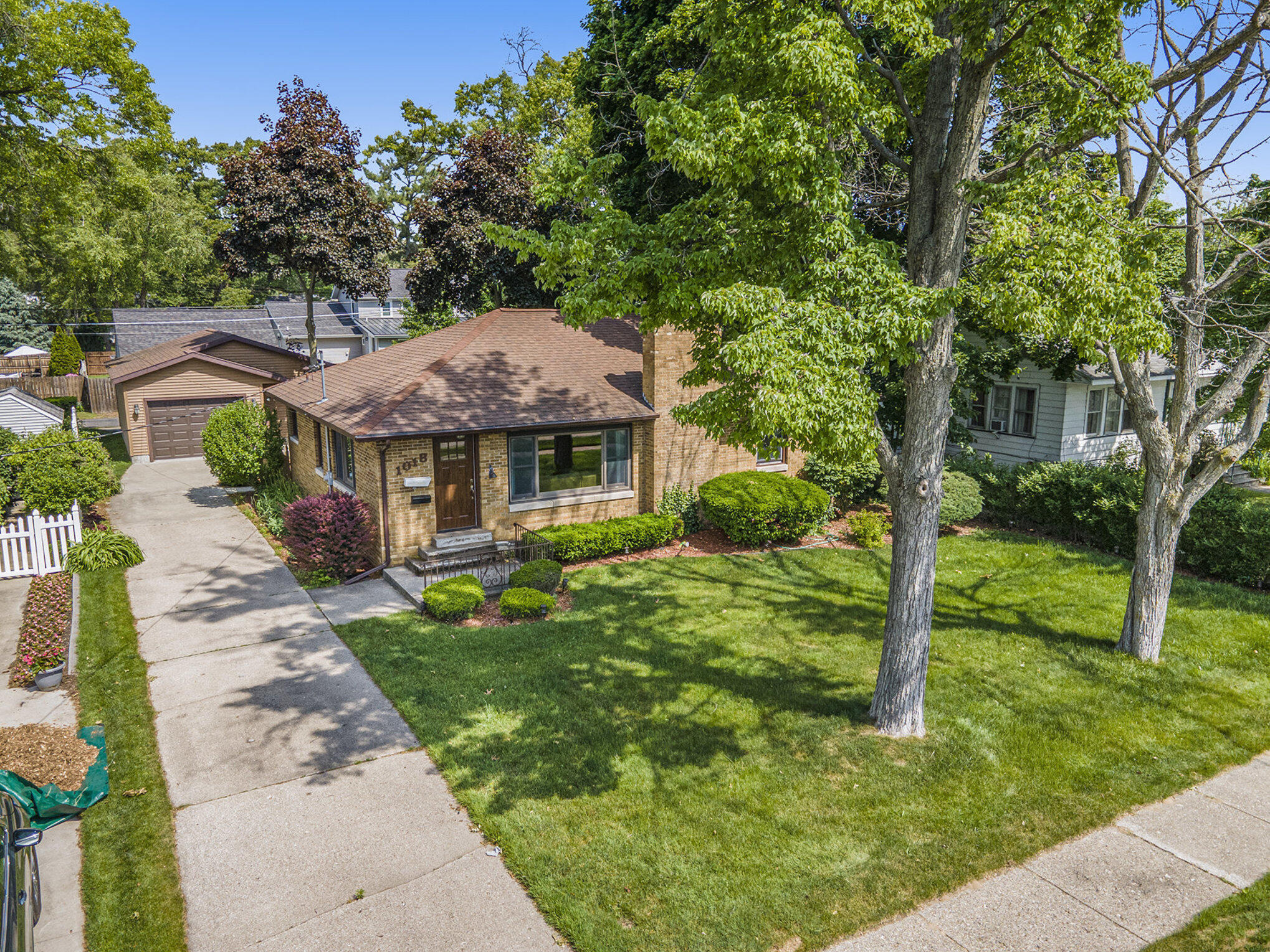 Ruddiman Dr, Muskegon, MI 49445