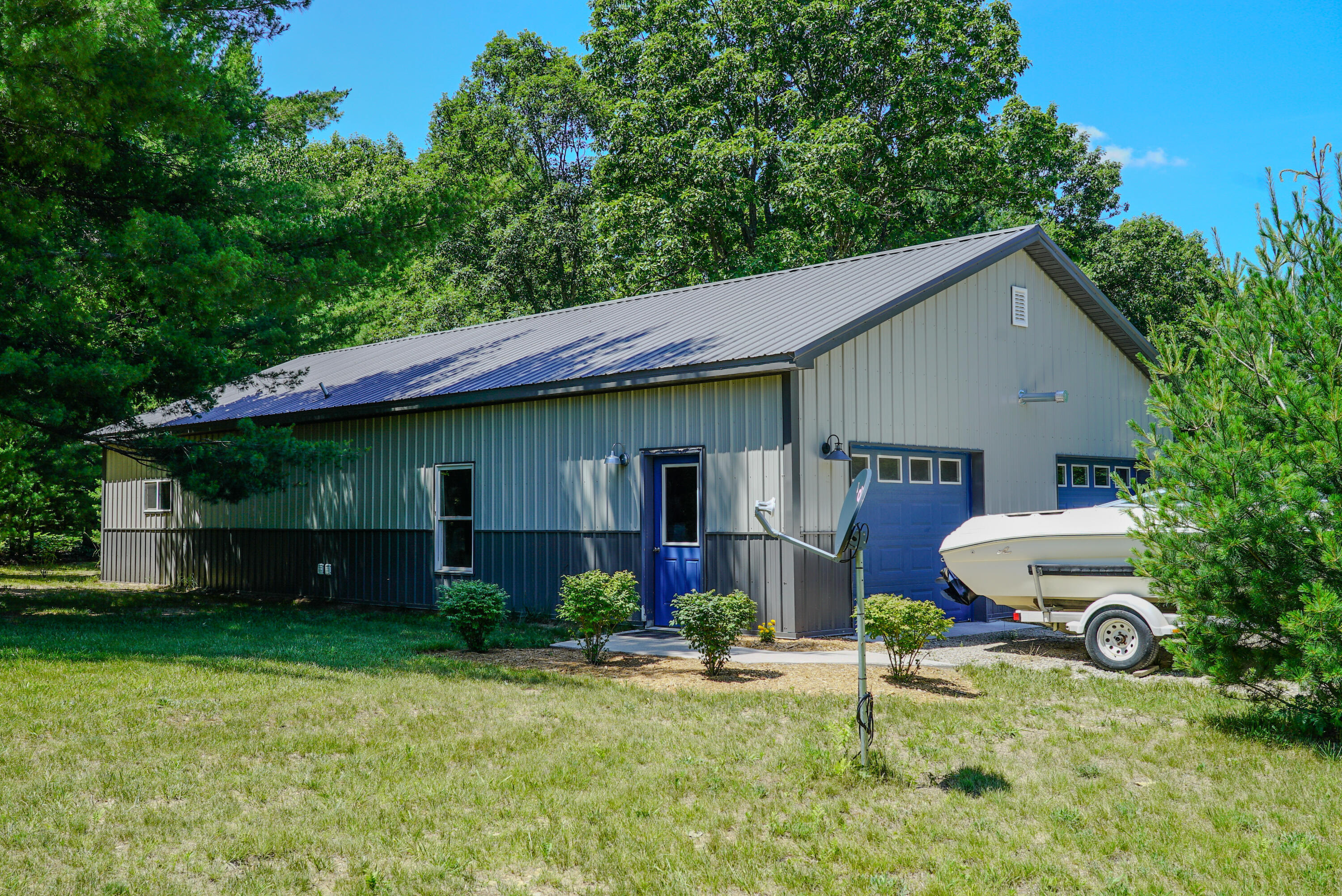 Country Acres Dr, Interlochen, MI 49643
