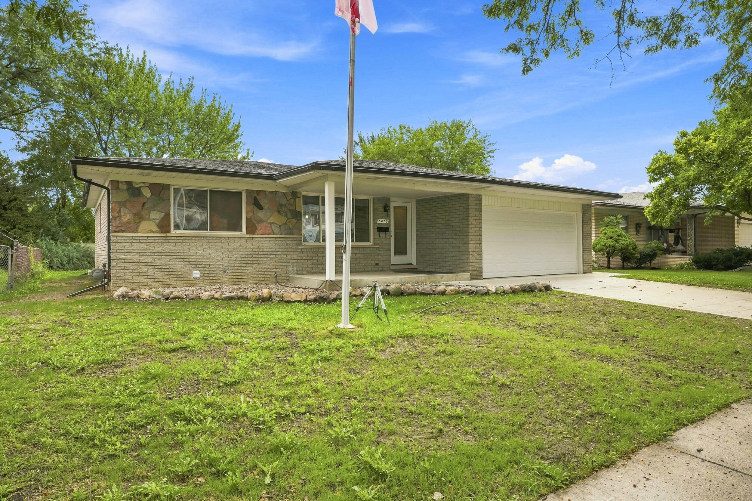 Briarwood Dr, Madison Heights, MI 48071