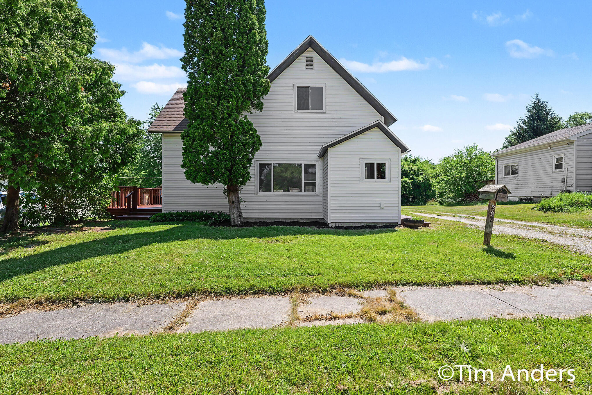 East St, Saint Louis, MI 48880