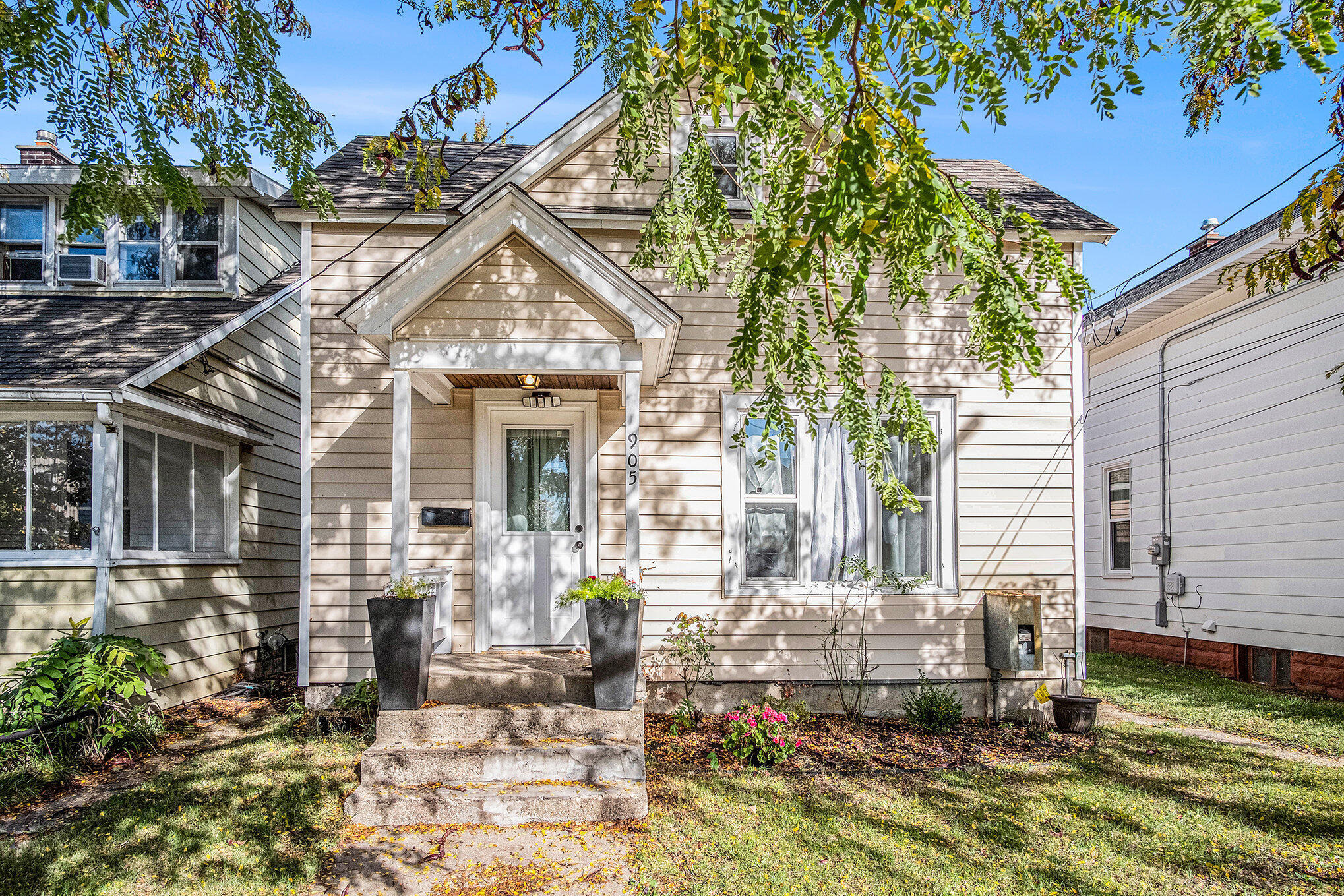 Courtney St, Grand Rapids, MI 49504