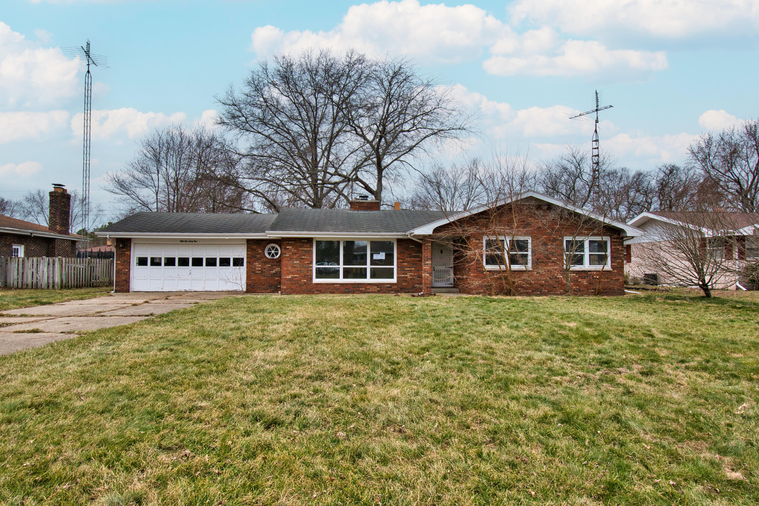 Hiawatha Ln, Stevensville, MI 49127
