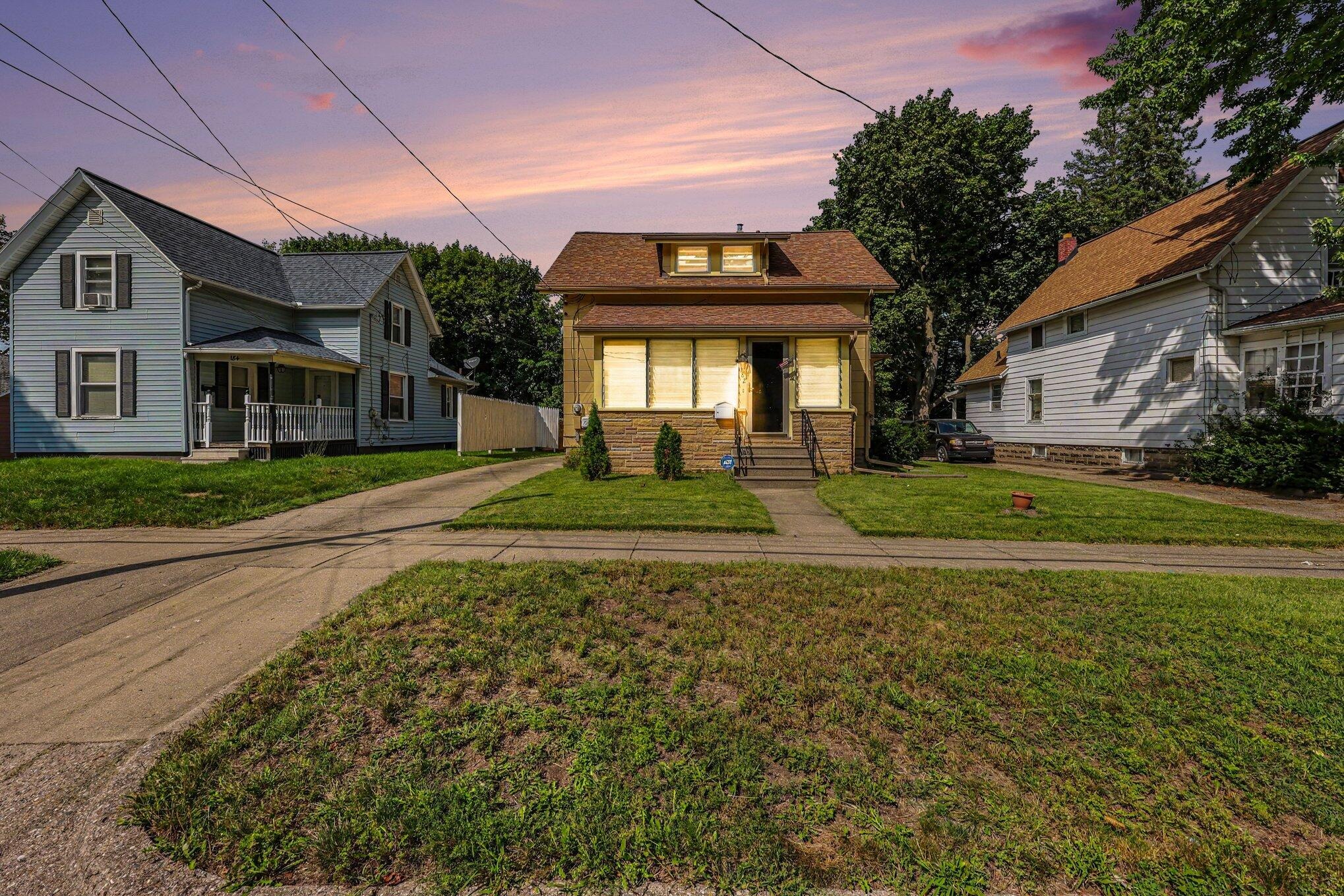 Mansion St, Jackson, MI 49203