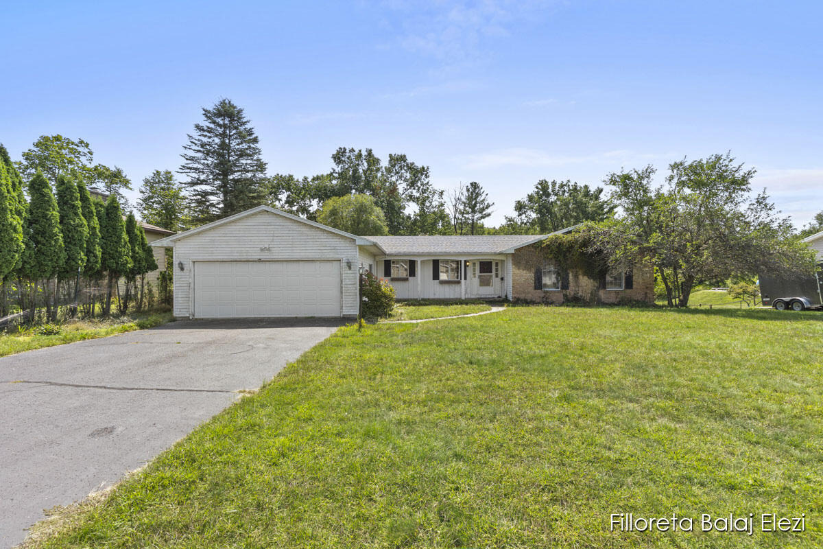 Hebert Dr, Greenville, MI 48838