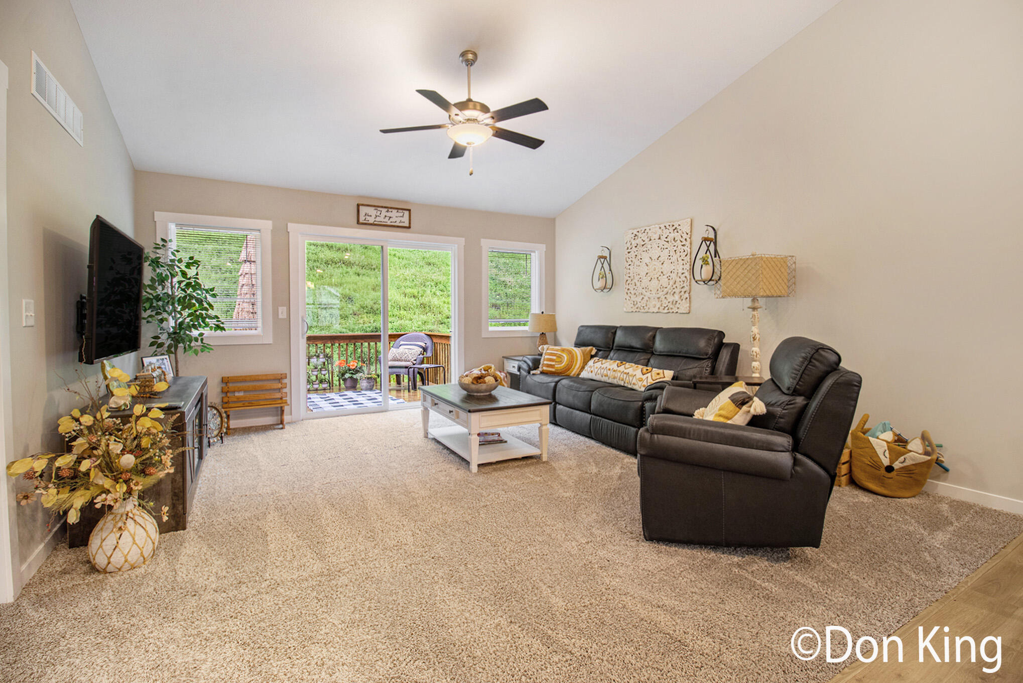 Veld Stream Dr, Rockford, MI 49341