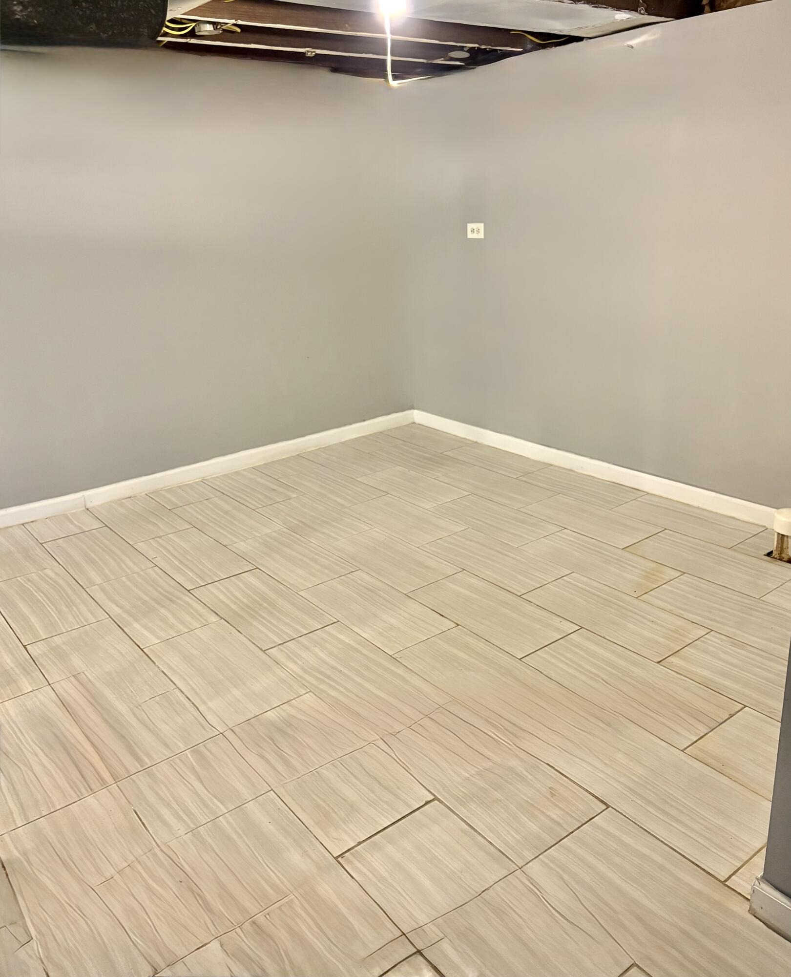 Applewood Ave, Lincoln Park, MI 48146