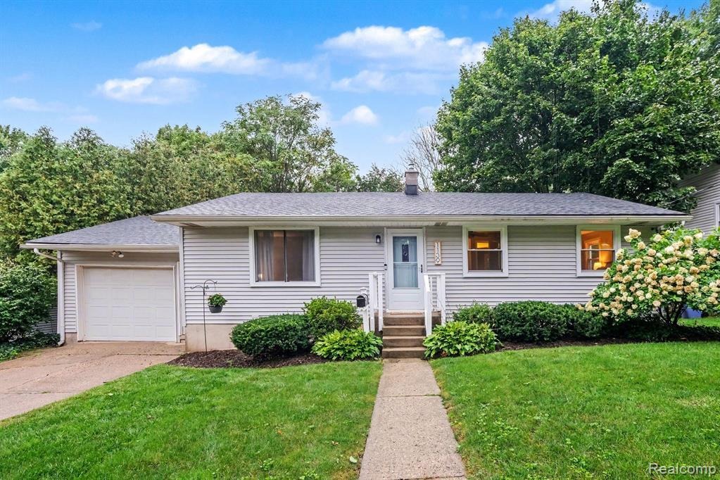 Houseman Ave, Grand Rapids, MI 49503