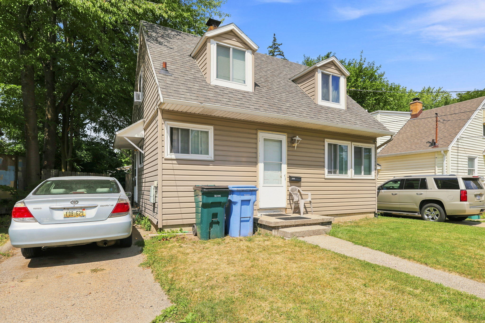 Holten St, Lansing, MI 48915 #1