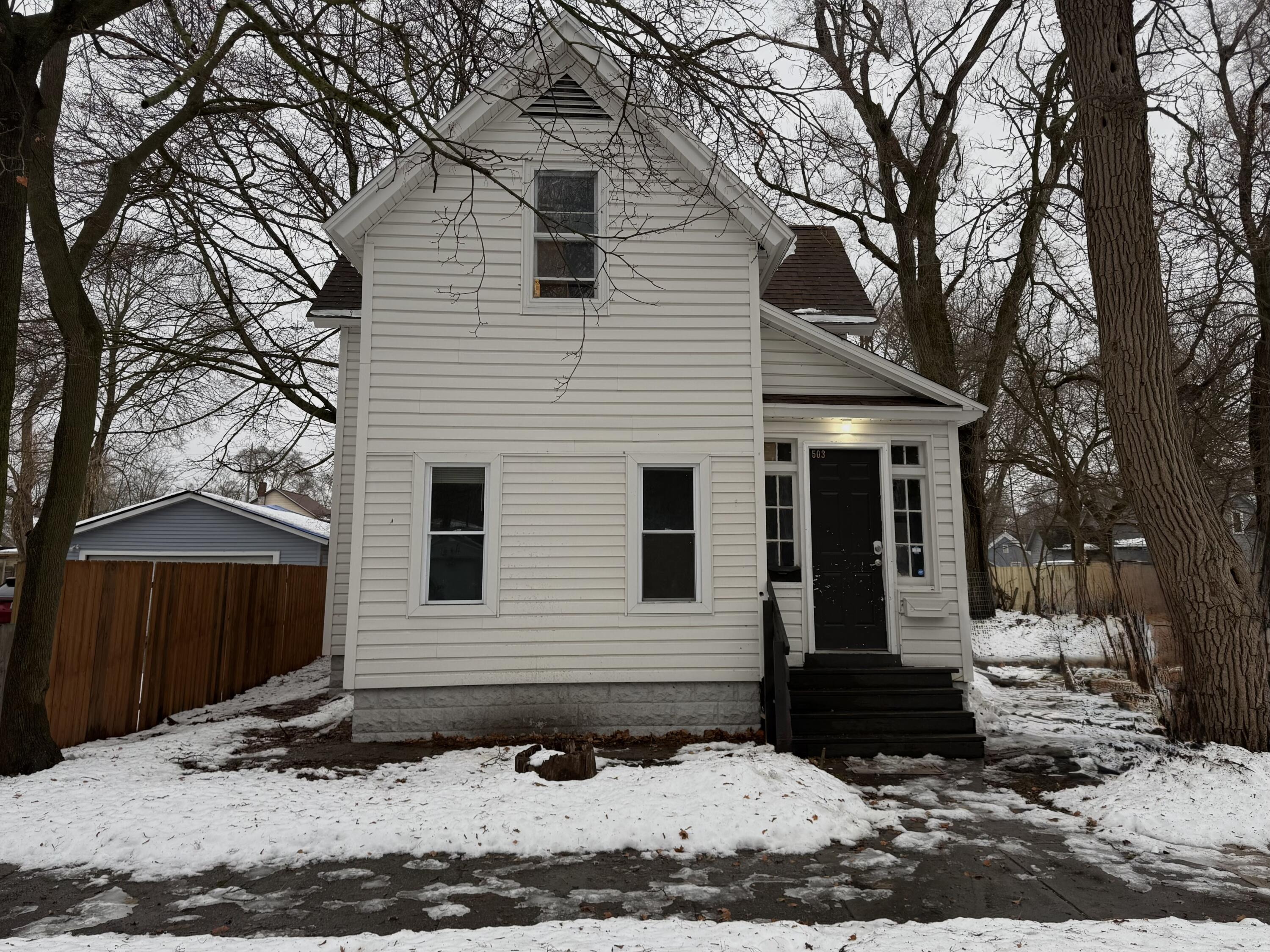 Orchard Ave, Muskegon, MI 49442