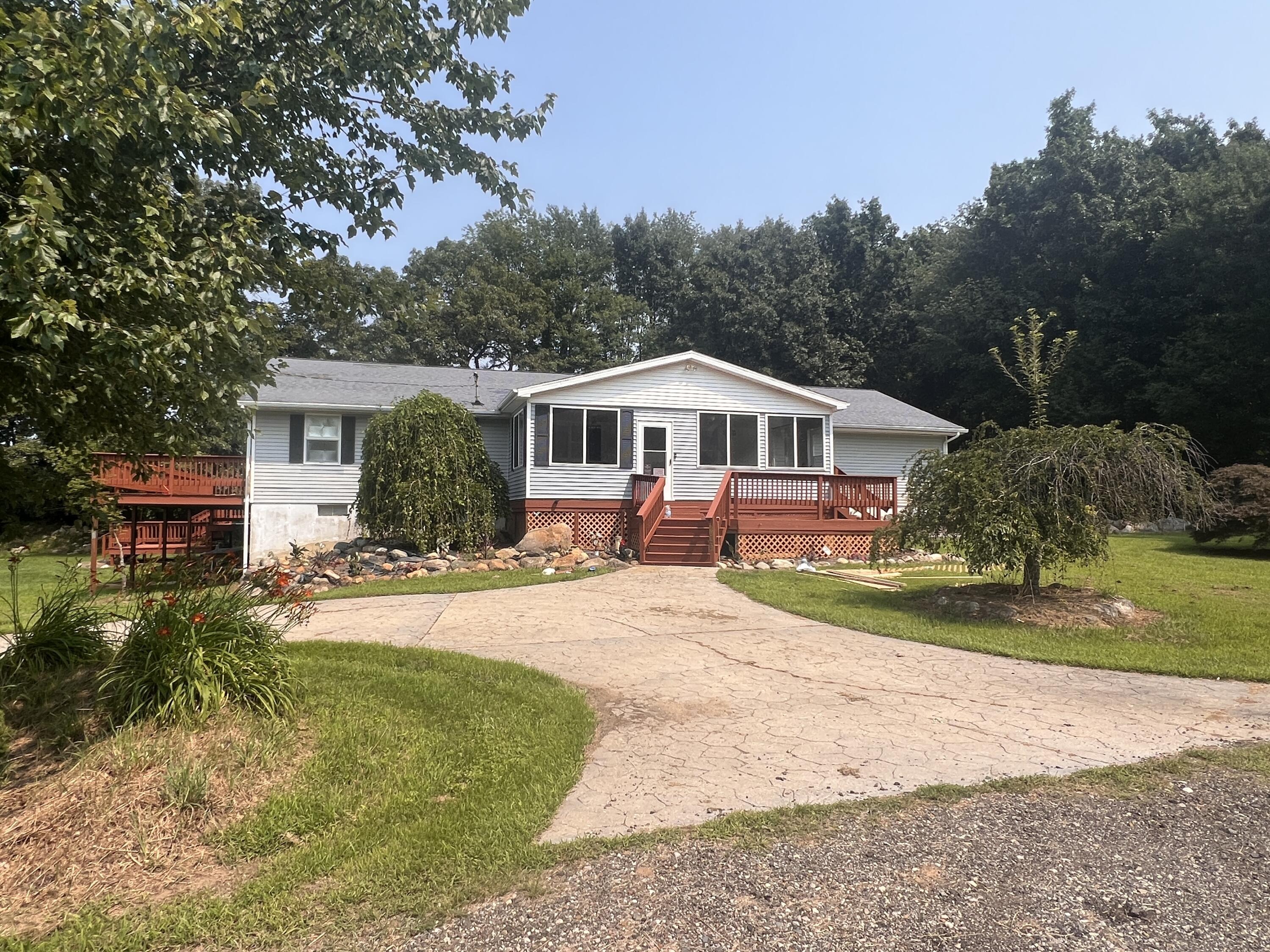 Spartan Ln, Springport, MI 49284