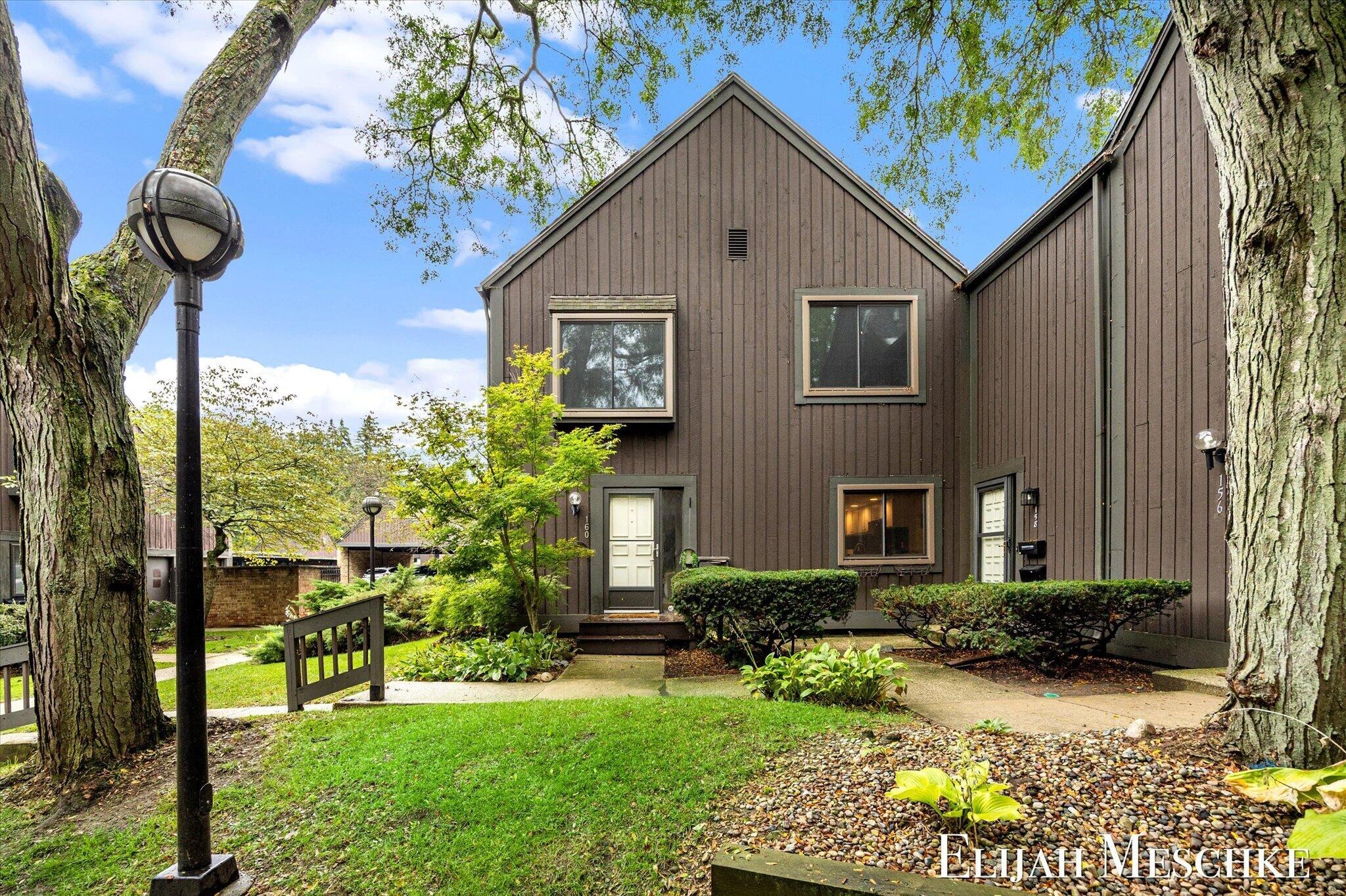 Carberry Hill Ct, Kalamazoo, MI 49006
