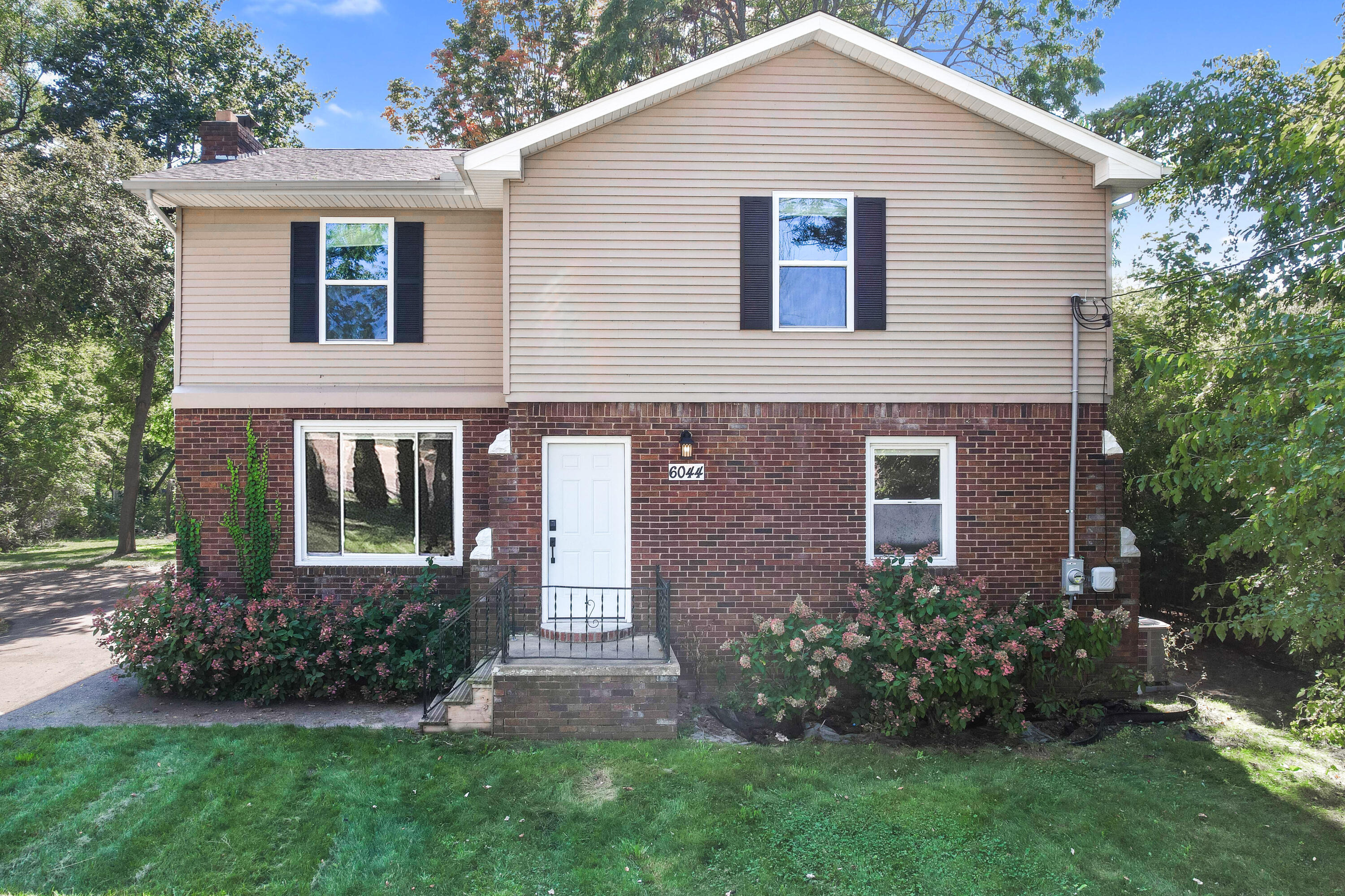 Davison Rd, Burton, MI 48509