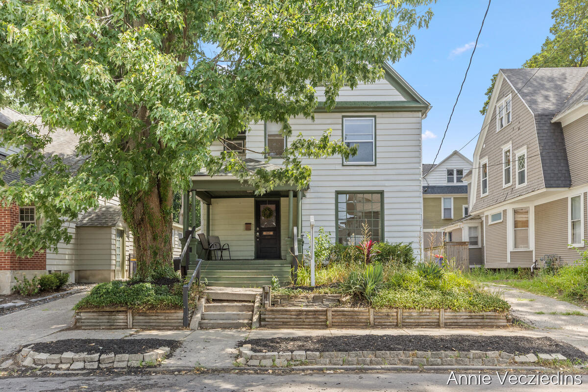 Hollister Ave, Grand Rapids, MI 49506