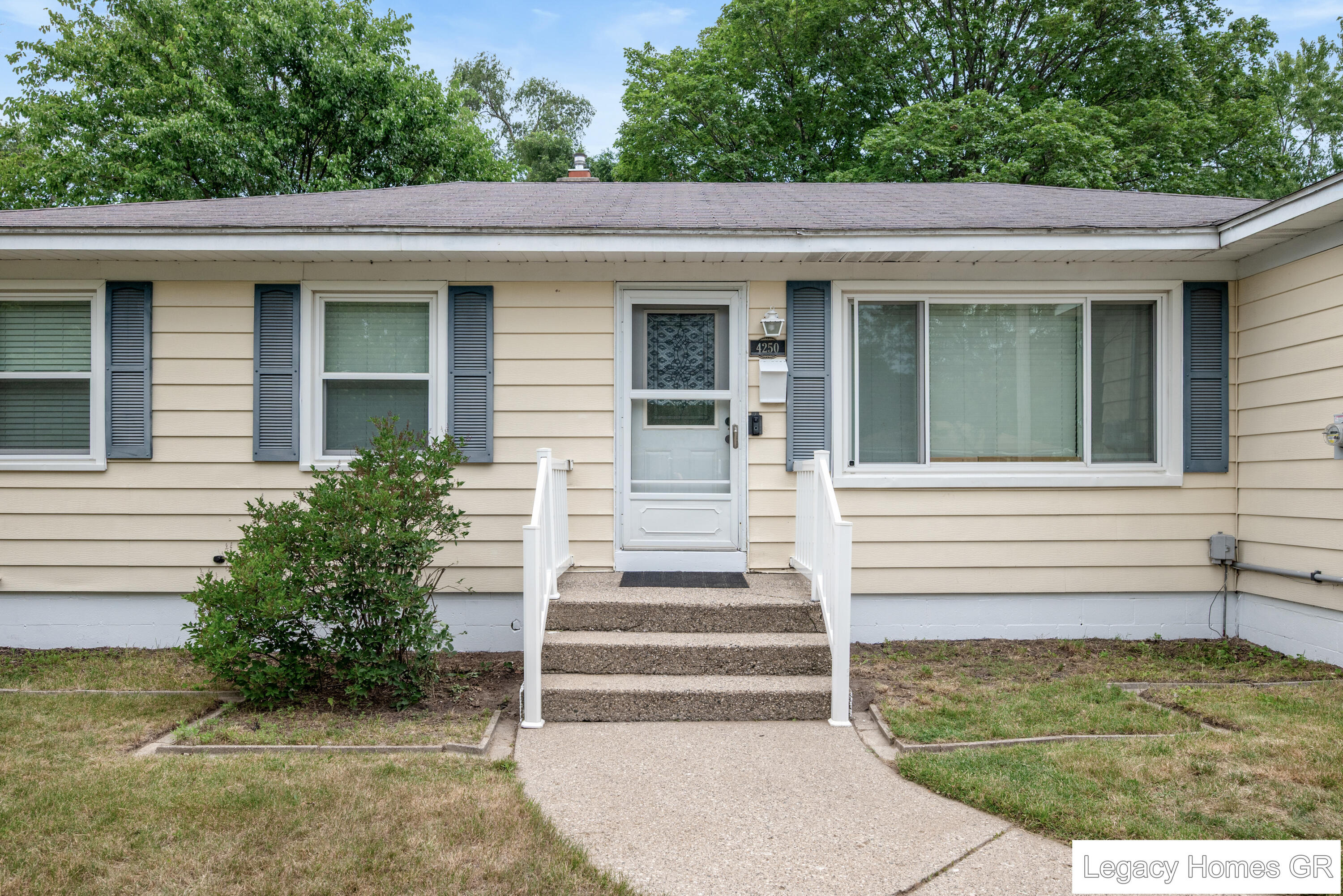 Illinois Ave, Wyoming, MI 49509 #1