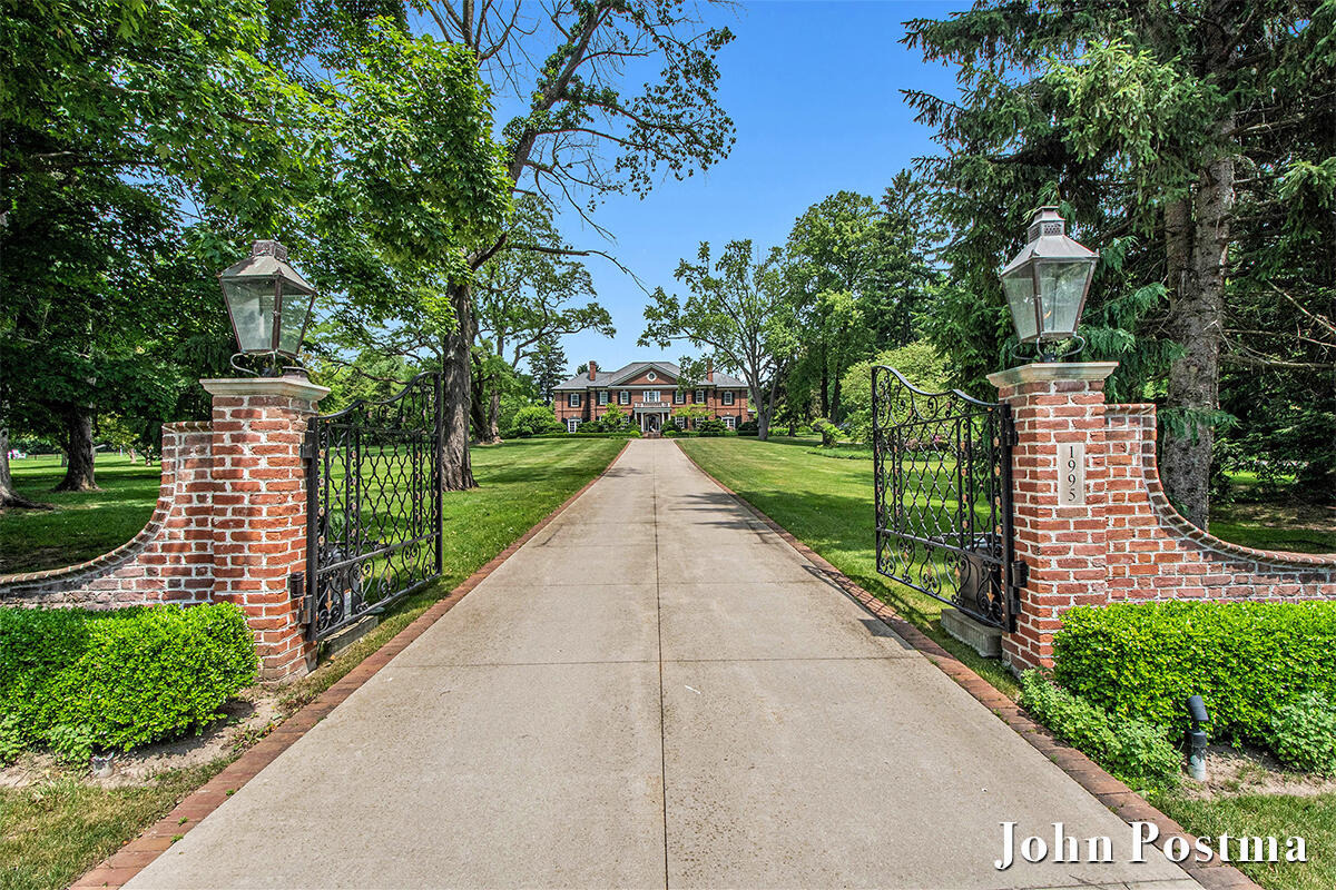 San Lu Rae Dr, Grand Rapids, MI 49506