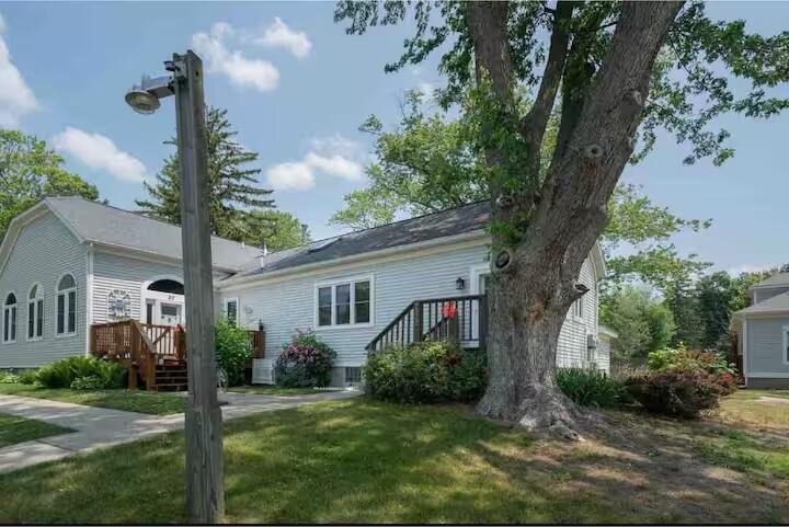 Shore Dr, South Haven, MI 49090