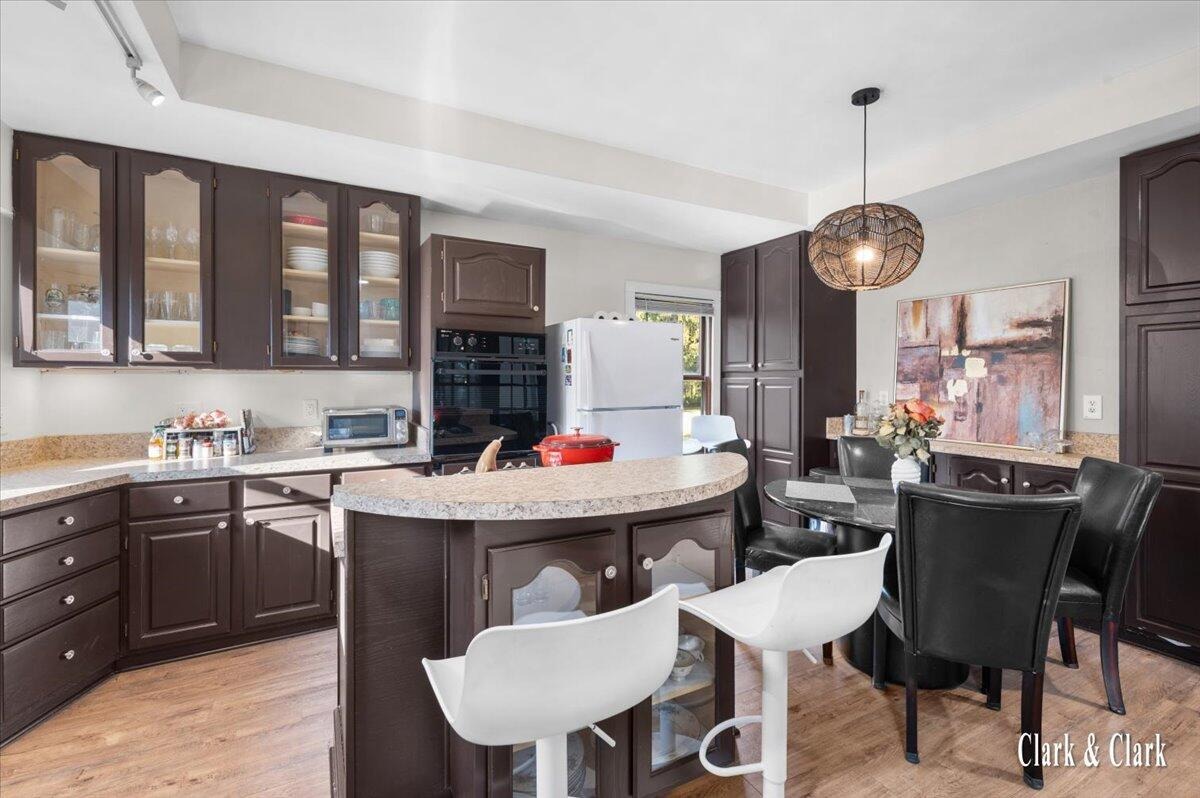 Chatham Woods Dr, Grand Rapids, MI 49546