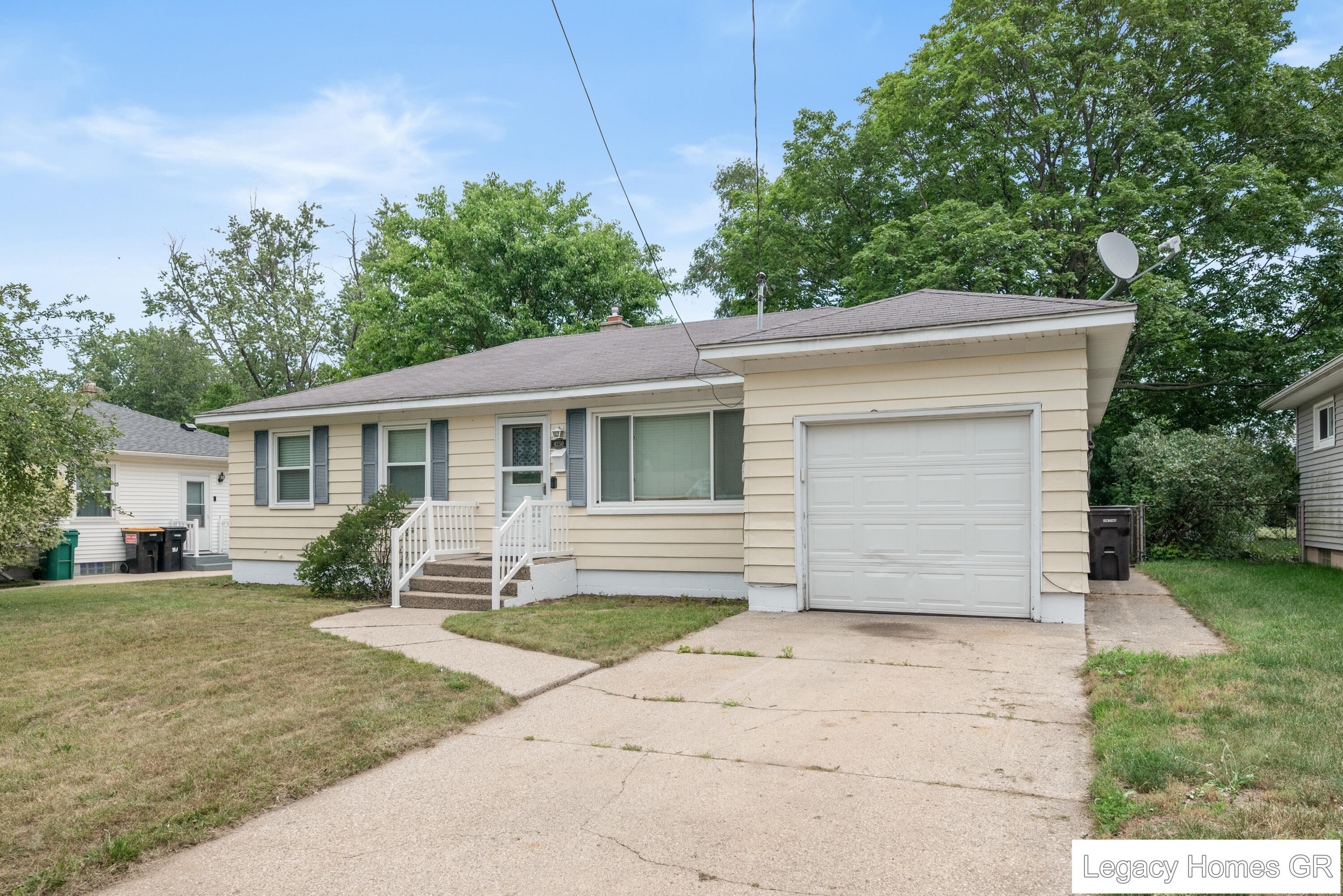 Illinois Ave, Wyoming, MI 49509