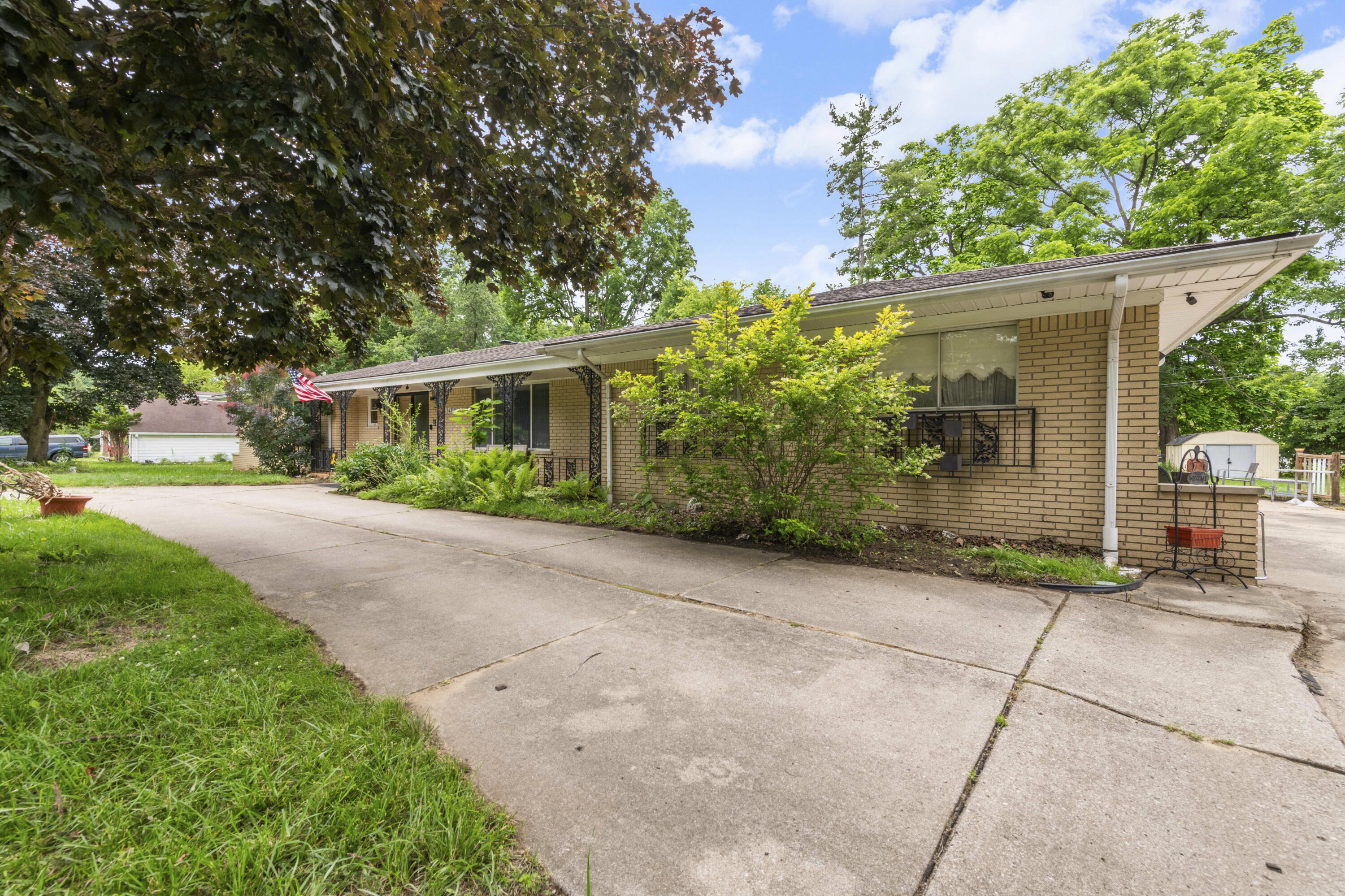 Tamarack Trl, Southfield, MI 48075 #1
