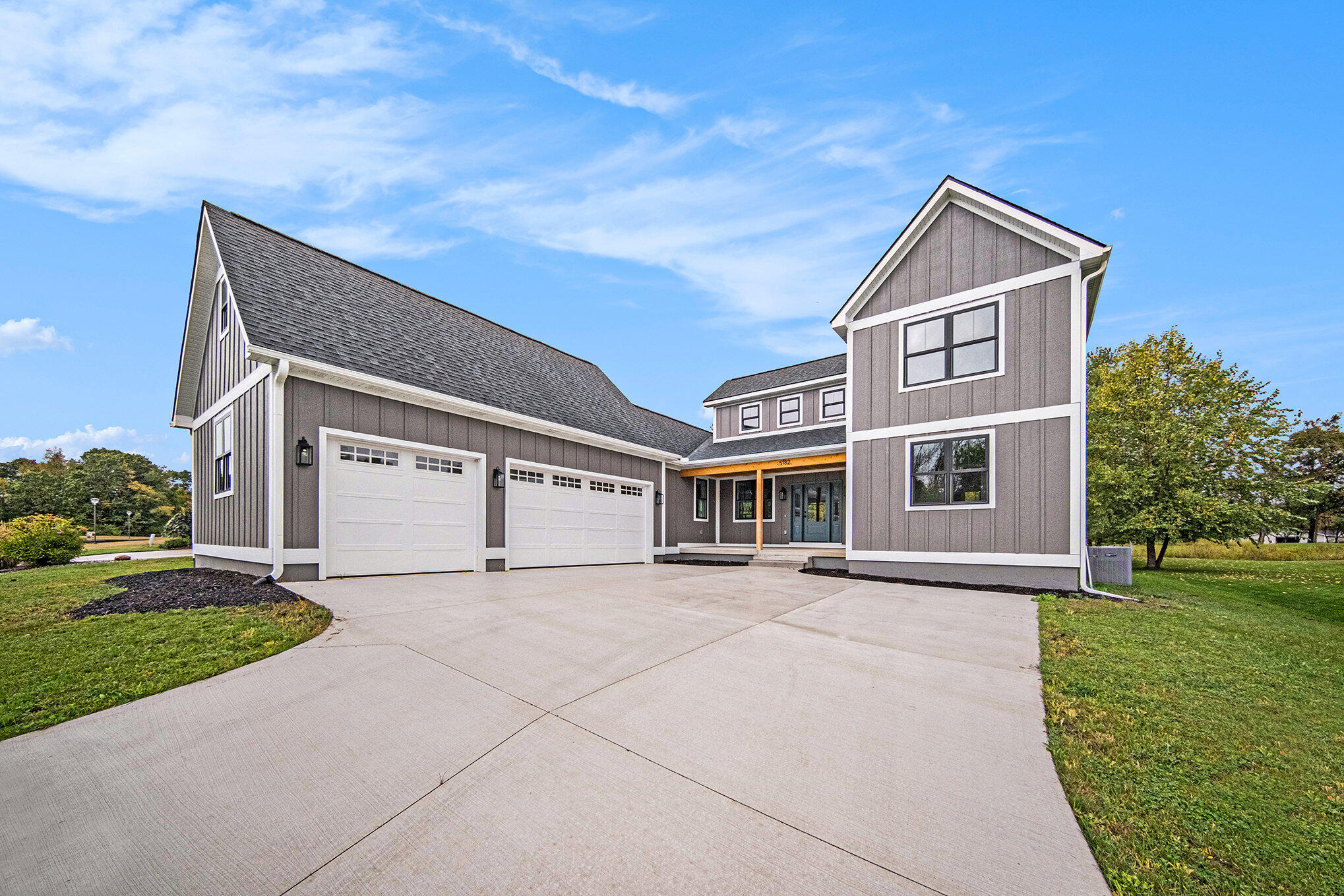 Grande View Ln, Jackson, MI 49201