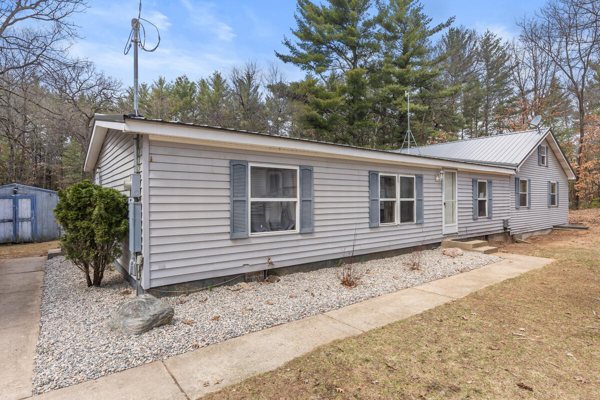 Beech Ave, Howard City, MI 49329