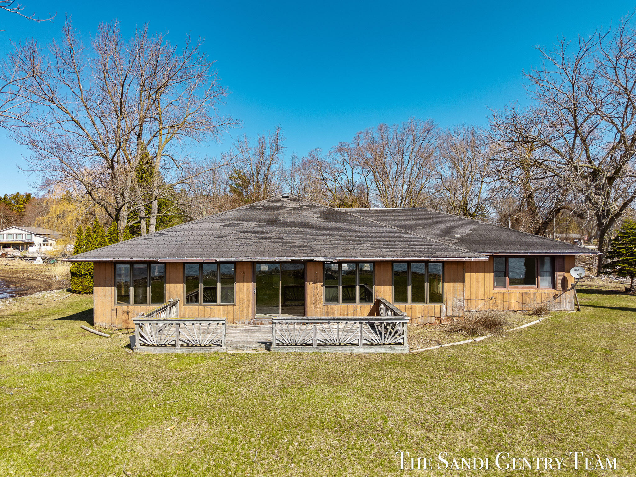 Maple Ct, Muskegon, MI 49445
