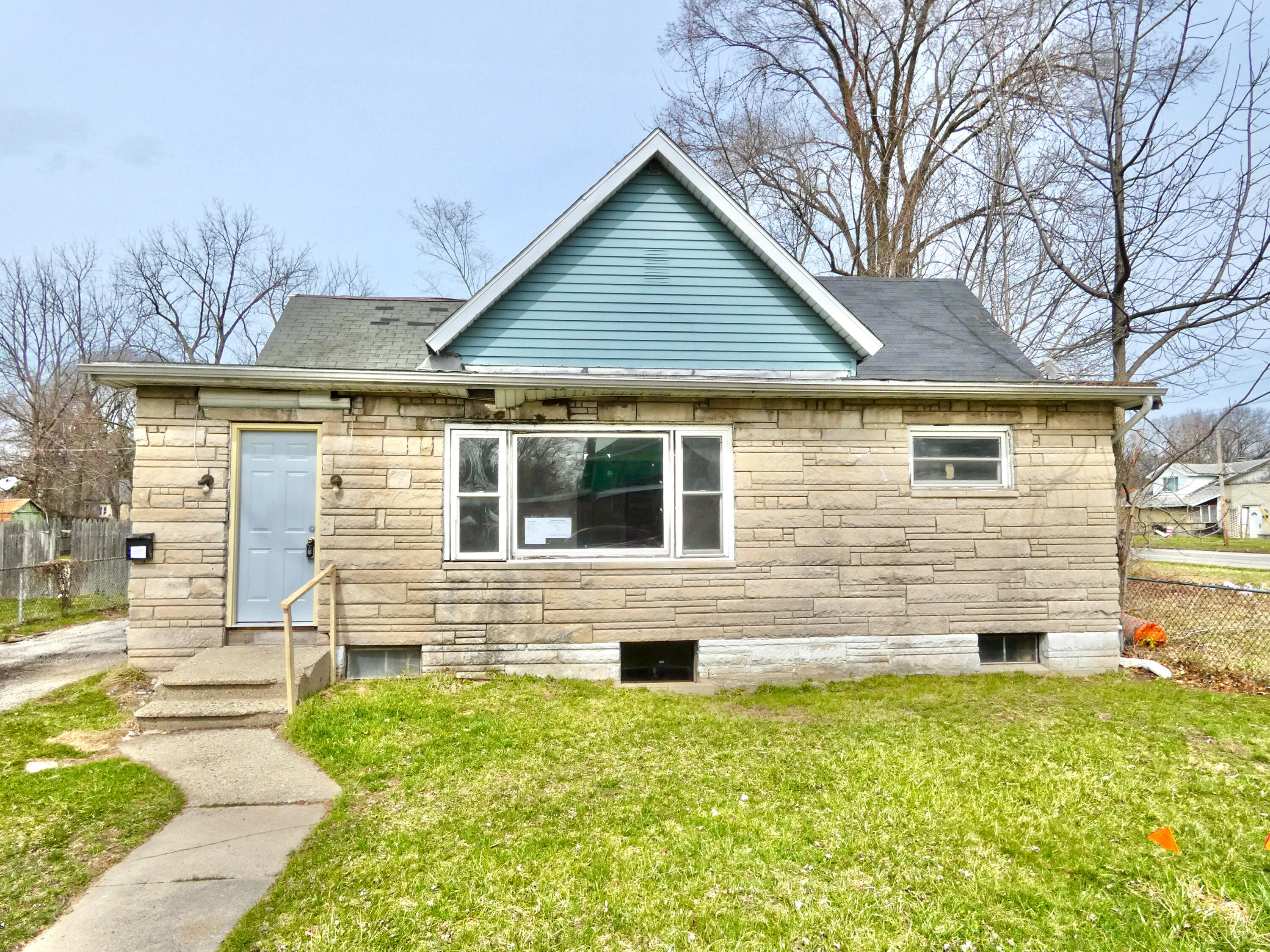 Mineral Ave, Benton Harbor, MI 49022