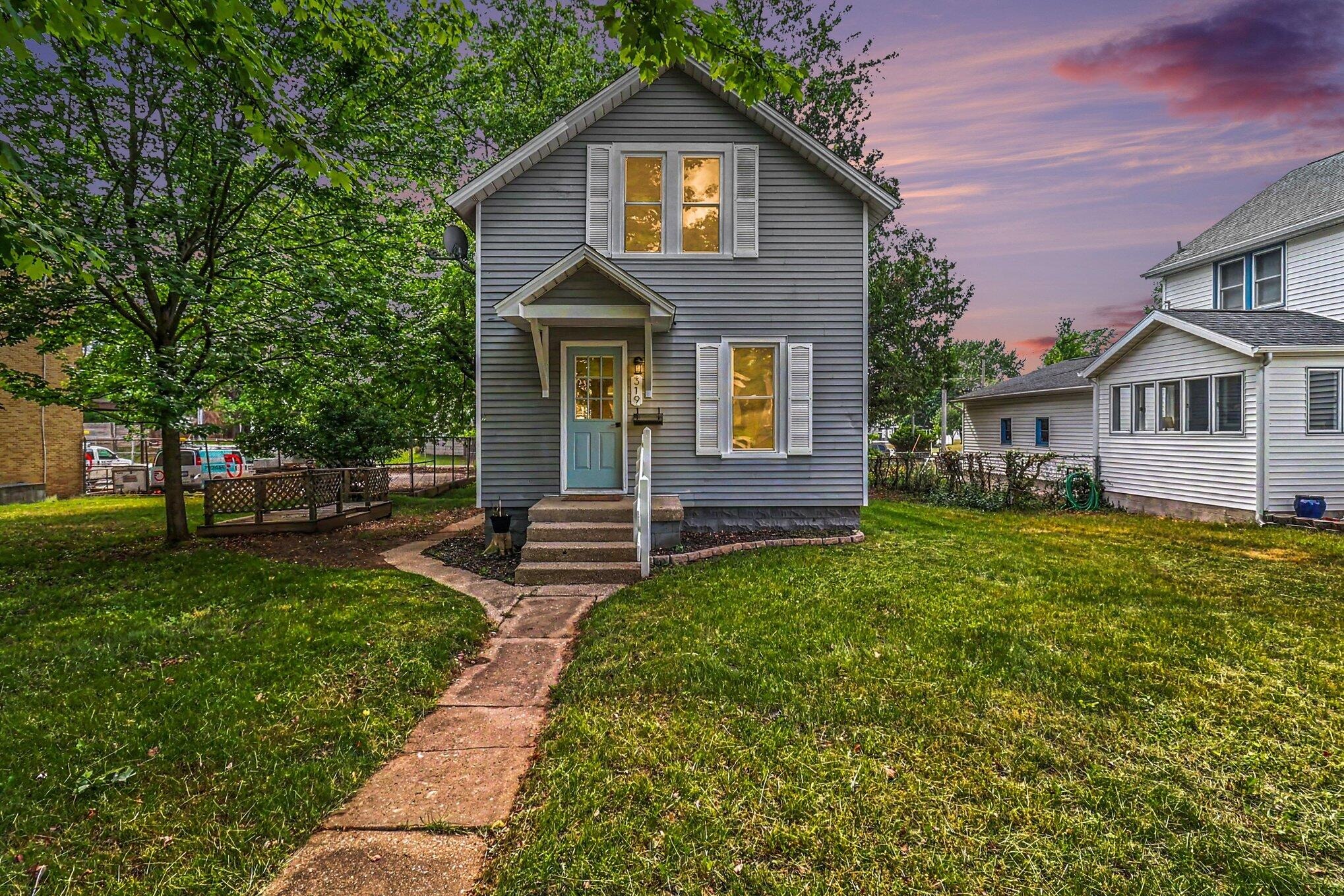 Rowe St, Ludington, MI 49431