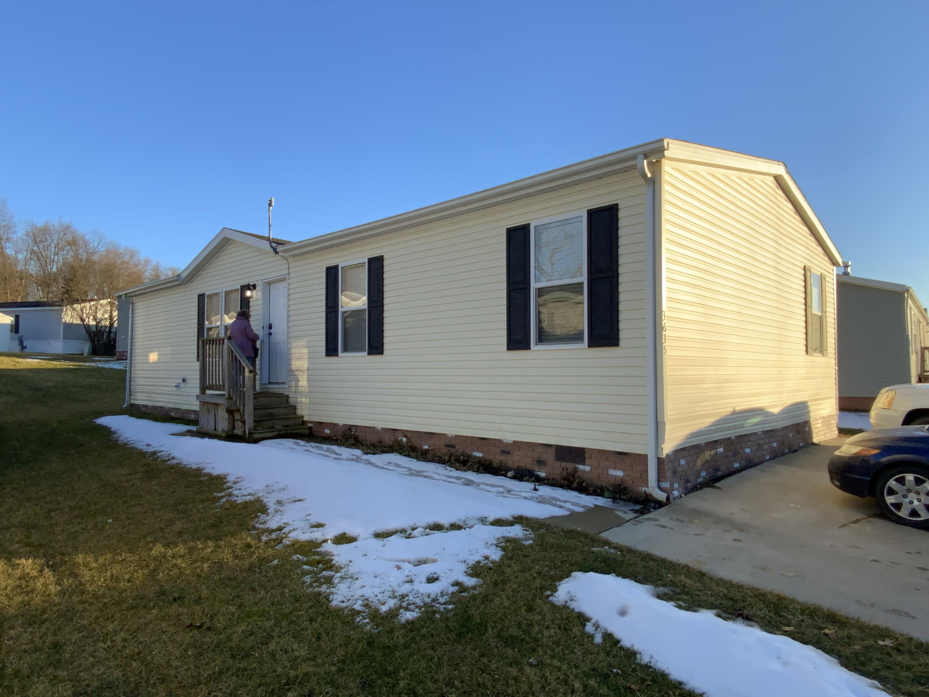 Hawthorn Dr, Jackson, MI 49201