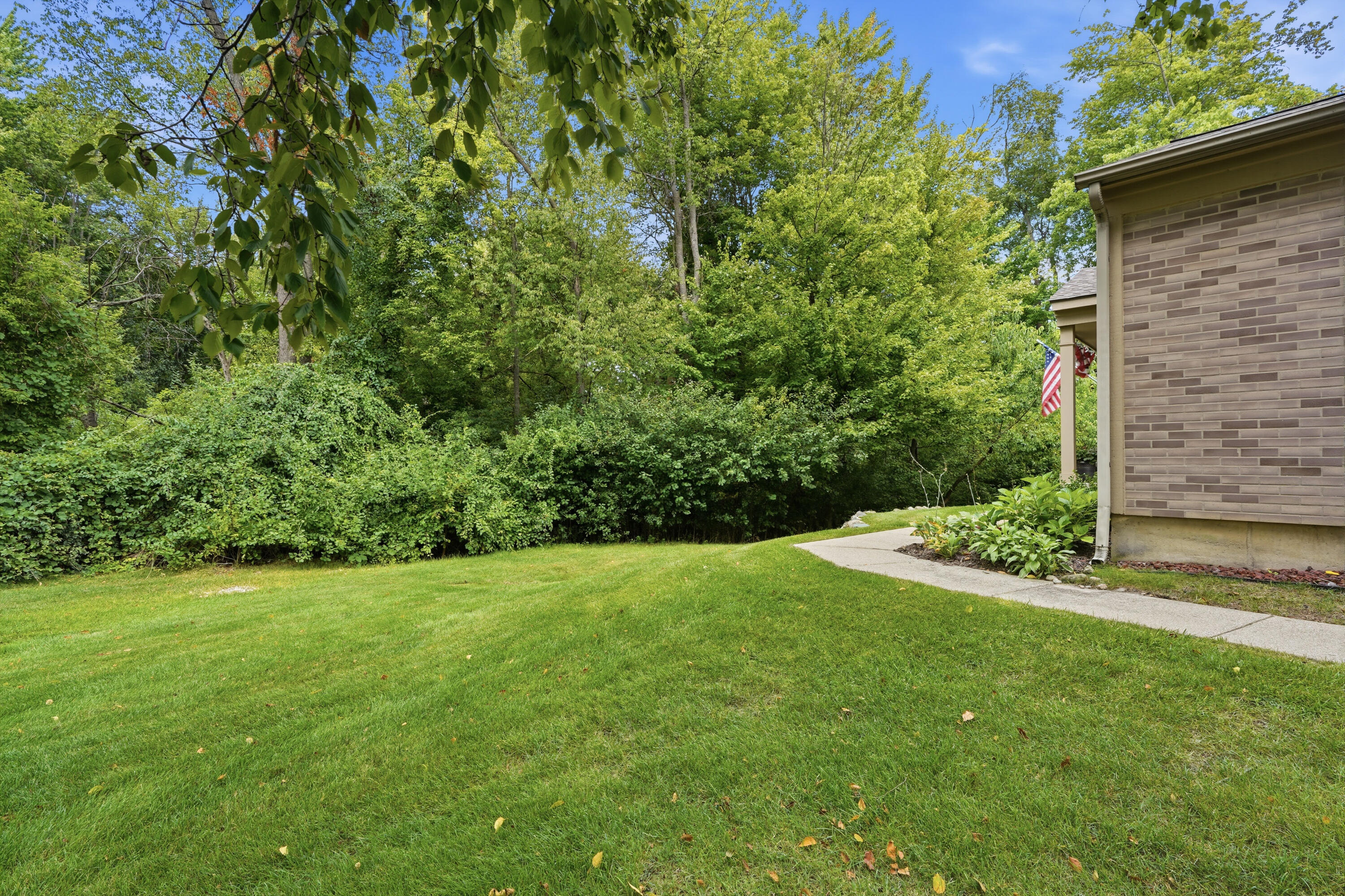 Pine Tree Ridge Dr, Waterford, MI 48327 #1