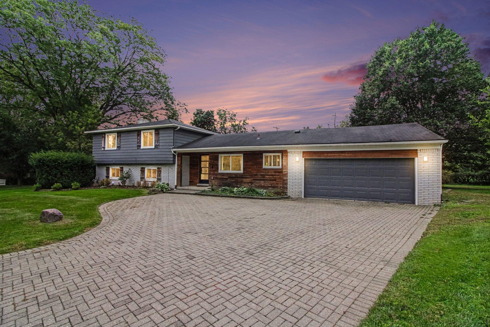 Cromwell Dr, Franklin, MI 48025