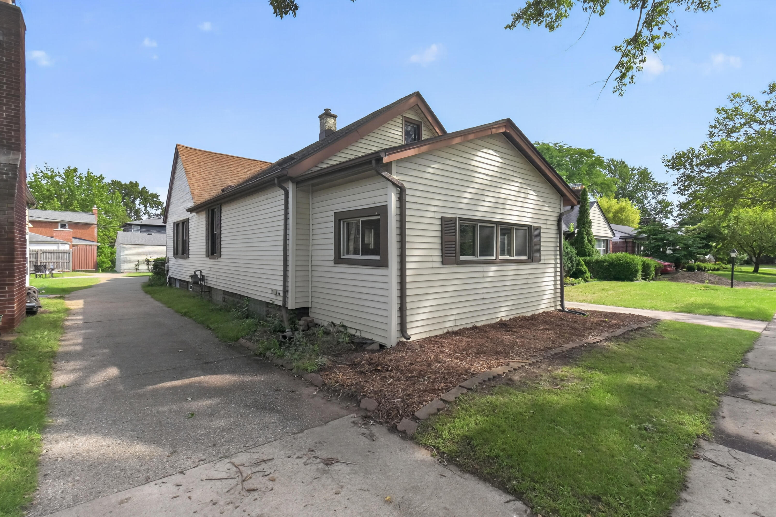 Hampton Rd, Grosse Pointe Woods, MI 48236 #1