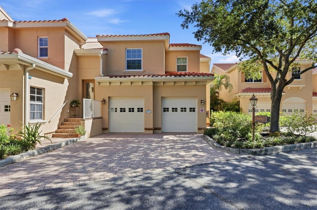Square East Ln, Sarasota, FL 34238