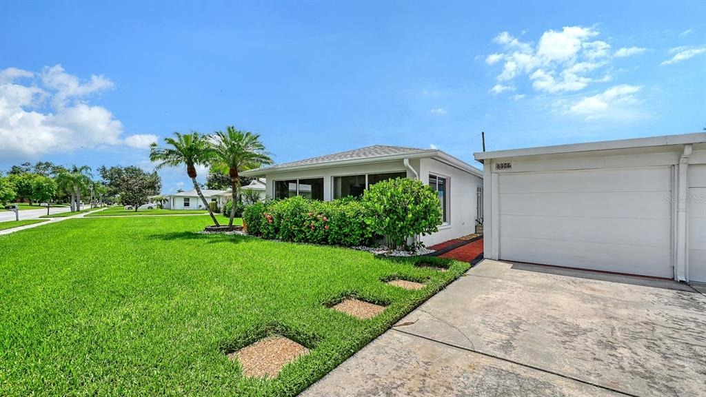 Curtiss Ave, Sarasota, FL 34231