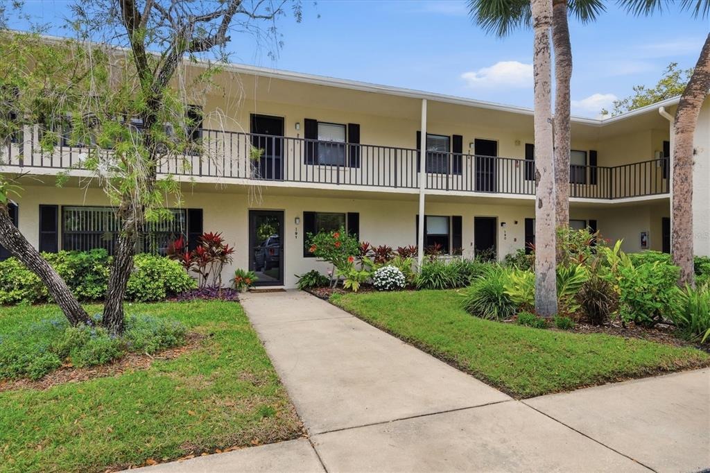 Fairway Bend Ln, Sarasota, FL 34243