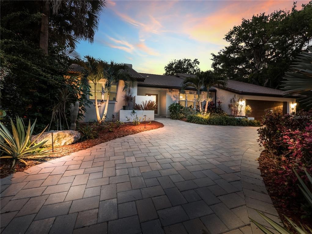 Siesta Cove Dr, Sarasota, FL 34242