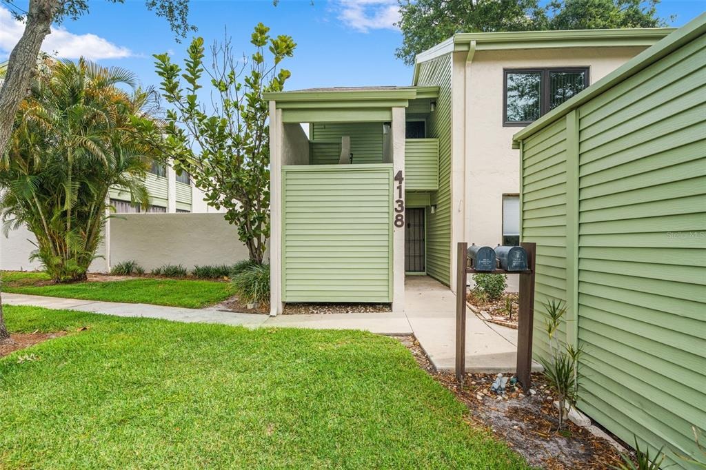 Pinelake Ln, Tampa, FL 33618