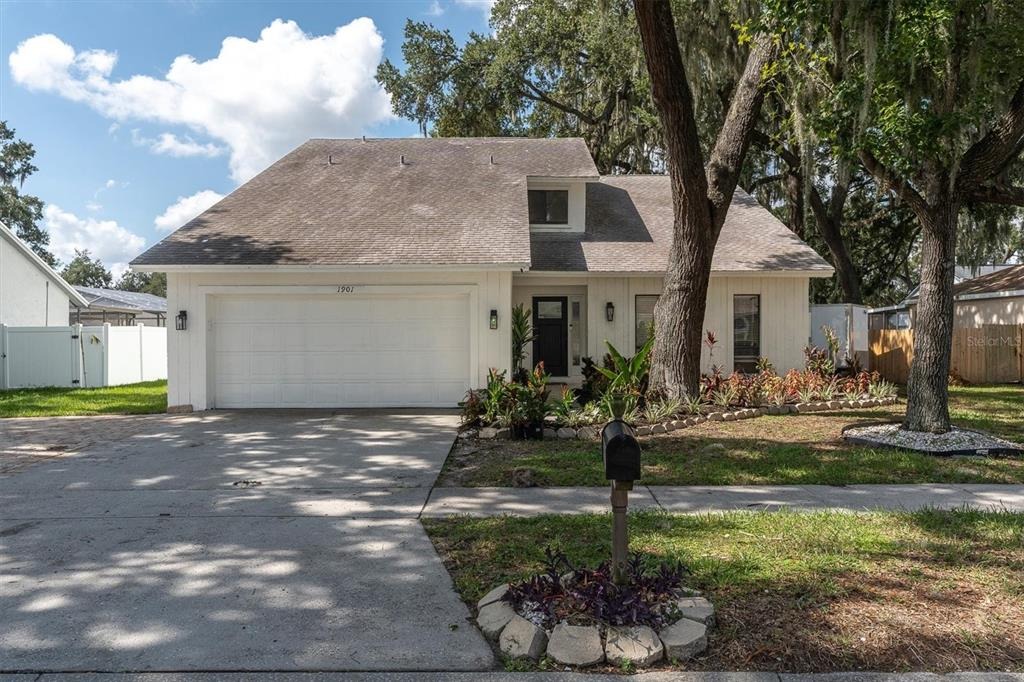 Landside Dr, Valrico, FL 33594