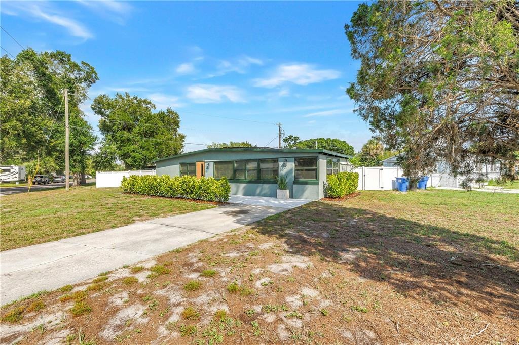 Meadowlawn Dr, Saint Petersburg, FL 33702