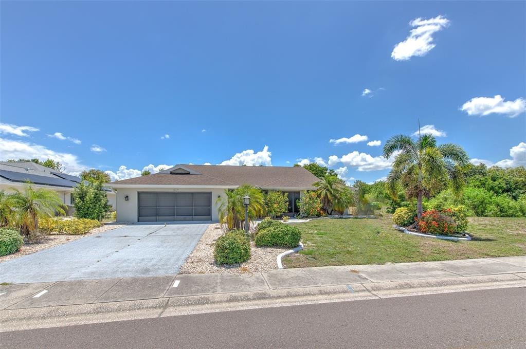 New Bedford Dr, Sun City Center, FL 33573