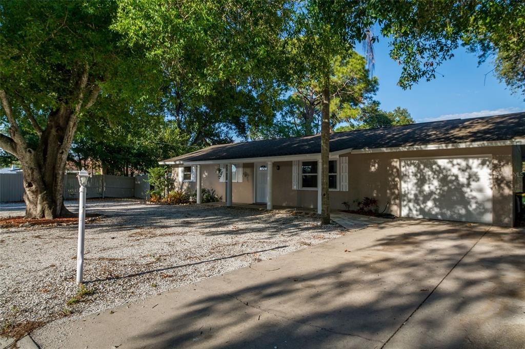 Briggs Ave, Sarasota, FL 34237