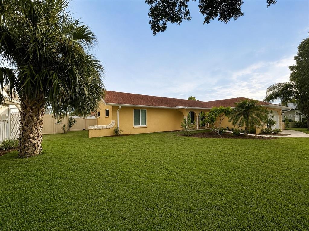9th Ave, Bradenton, FL 34209