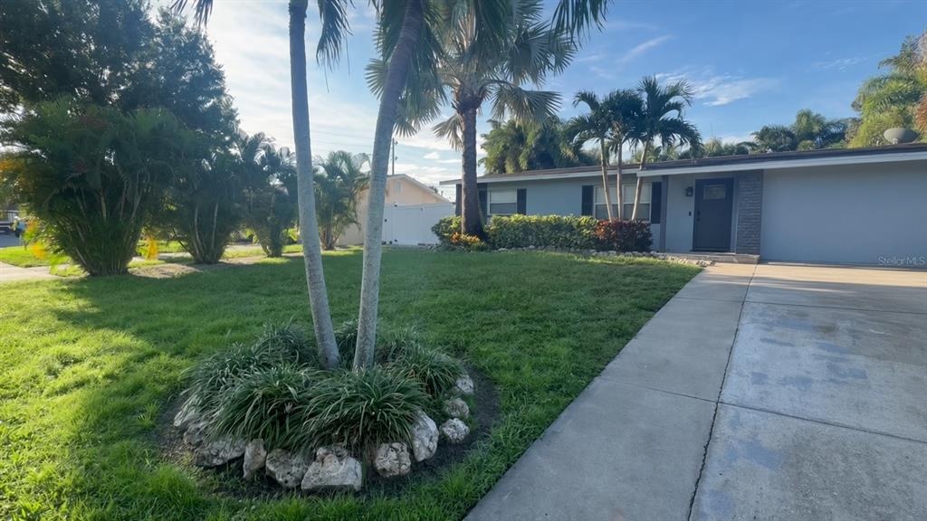 Stratford Dr, Largo, FL 33771