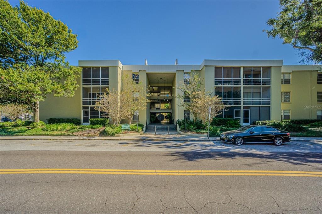 Manhattan Ave, Tampa, FL 33629