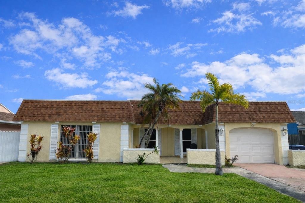 Landale Dr, Holiday, FL 34691