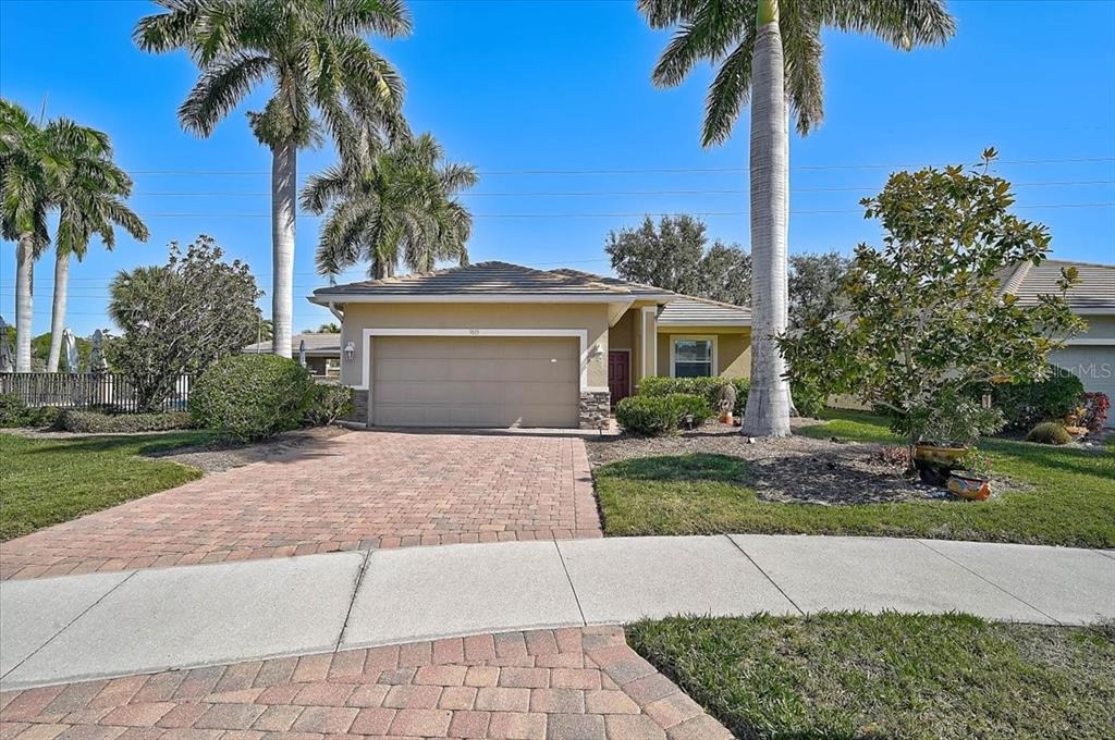 Nostalgia Pl, Englewood, FL 34223