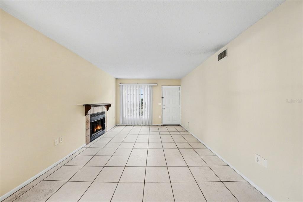 Hanging Moss Cir, Tampa, FL 33613 #1