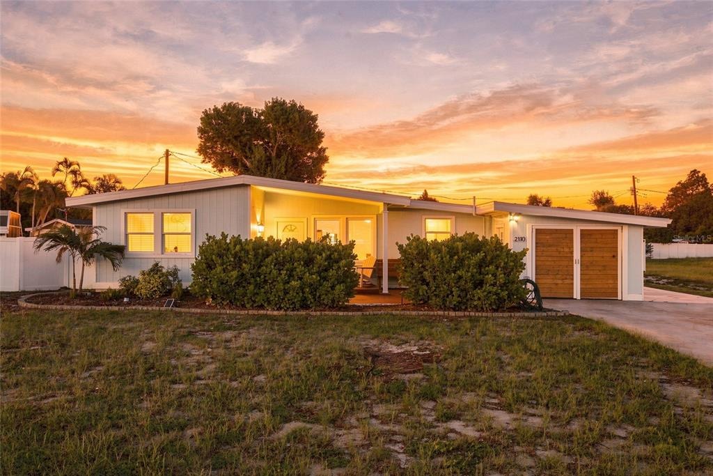 Alcazar Way, Saint Petersburg, FL 33712