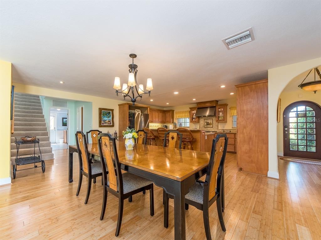 81st St, Saint Petersburg, FL 33707 #1